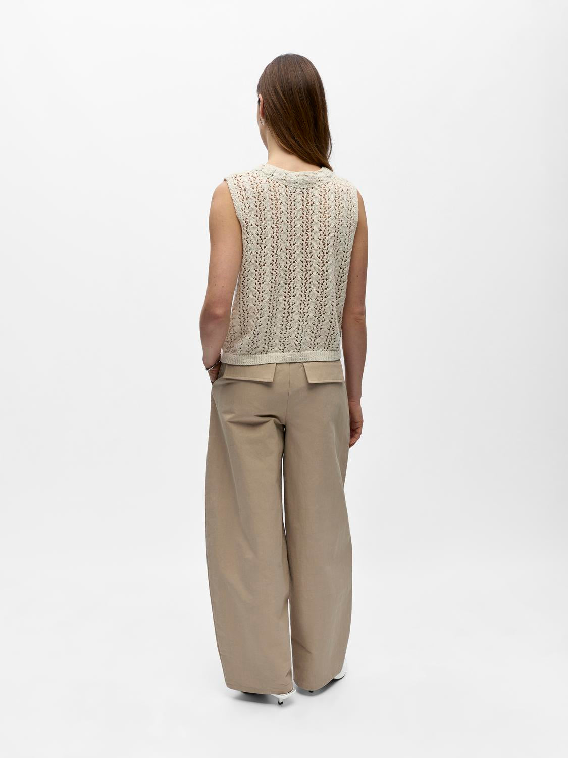 model_shot-back